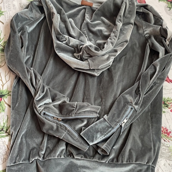 POL Velour grey zip up hoodie with rose detail on left chest 🌹🌹🌹 size M - Picture 3 of 5